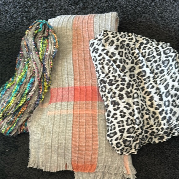 Lot of scarfs - Picture 1 of 1